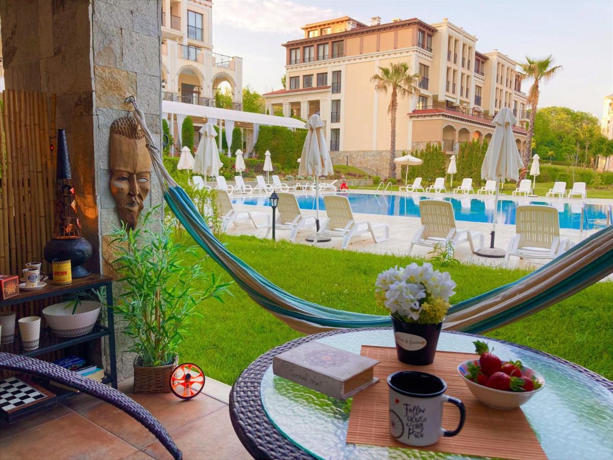 Art At Live Resort: Poolside Terrace Retreat